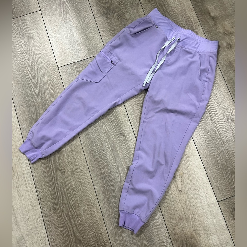 FIGS Zamora Scrub Pants S/P in Lavender Dew